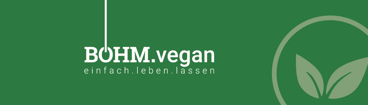 Grüne Fläche mit Logo und hellgrünem Blatt