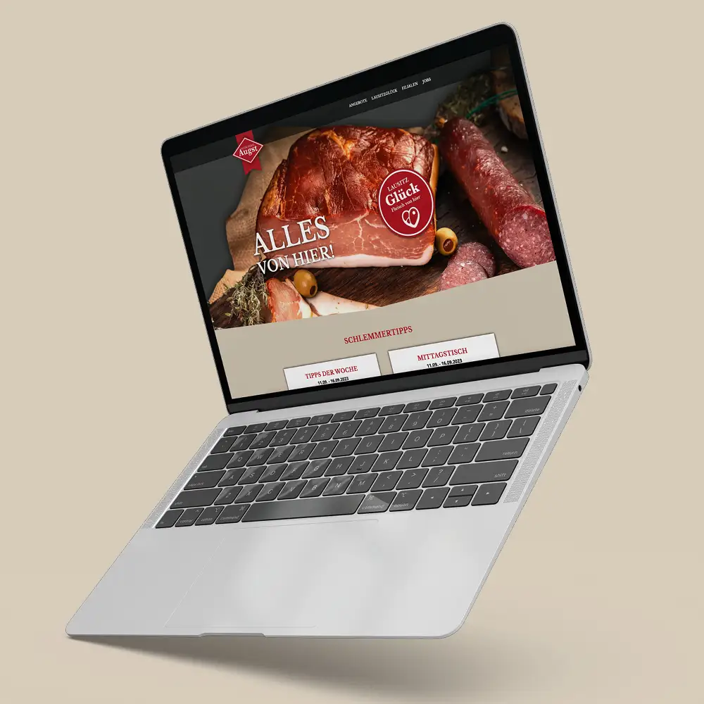 Laptop Mockup mit Website Augst Hintergrund beige